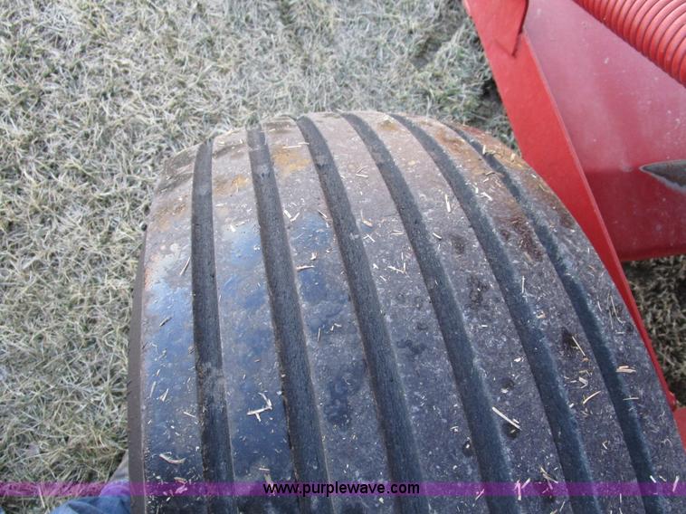 image for item D2313 1997 New Holland 644 round baler