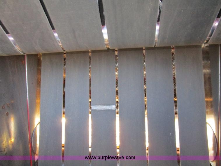 image for item D2313 1997 New Holland 644 round baler