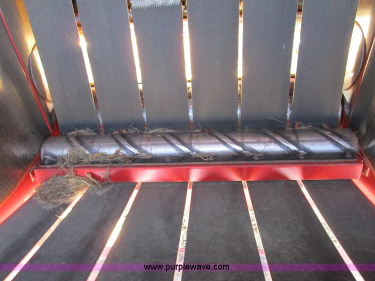 image for item D2313 1997 New Holland 644 round baler