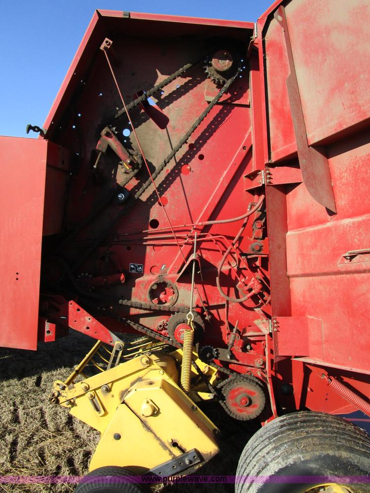 image for item D2313 1997 New Holland 644 round baler