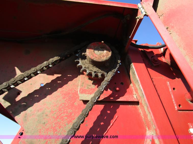 image for item D2313 1997 New Holland 644 round baler