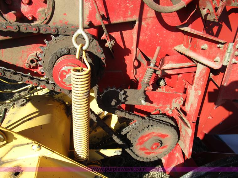 image for item D2313 1997 New Holland 644 round baler