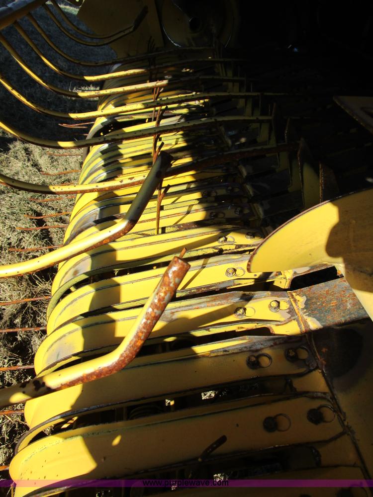 image for item D2313 1997 New Holland 644 round baler