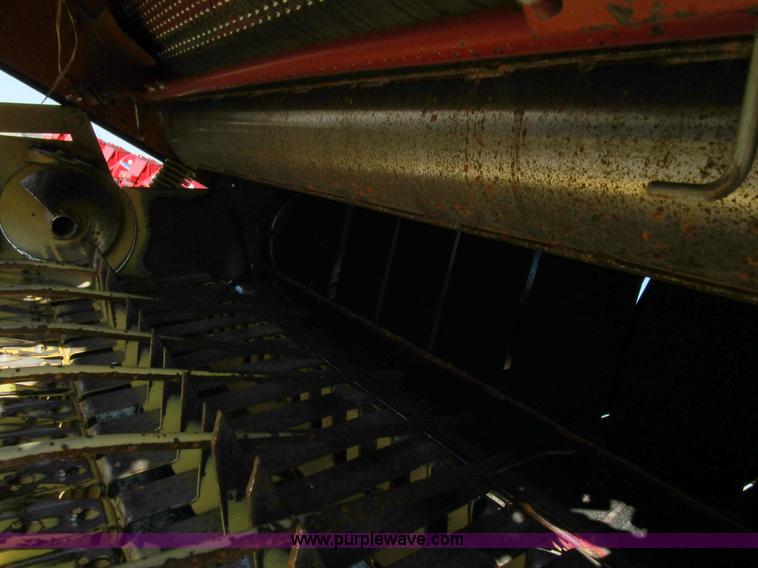 image for item D2313 1997 New Holland 644 round baler