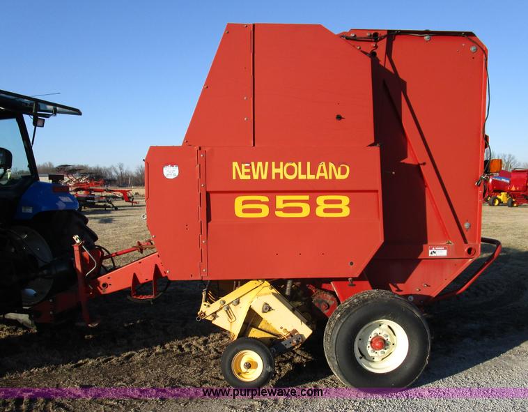 image for item D2314 2002 New Holland 658 round baler