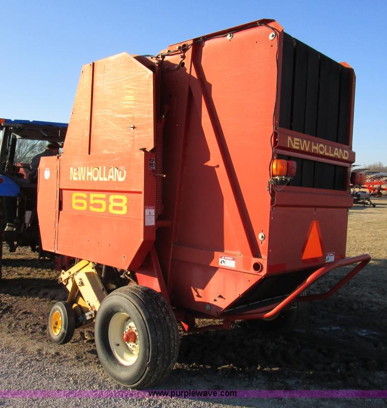 image for item D2314 2002 New Holland 658 round baler