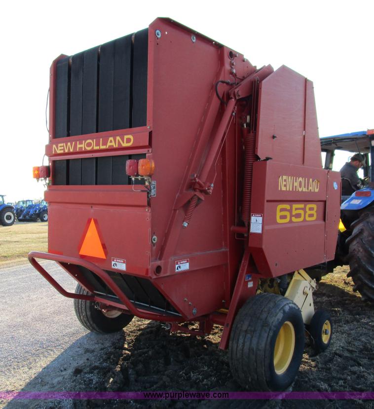 image for item D2314 2002 New Holland 658 round baler