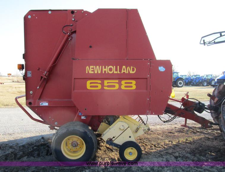 image for item D2314 2002 New Holland 658 round baler