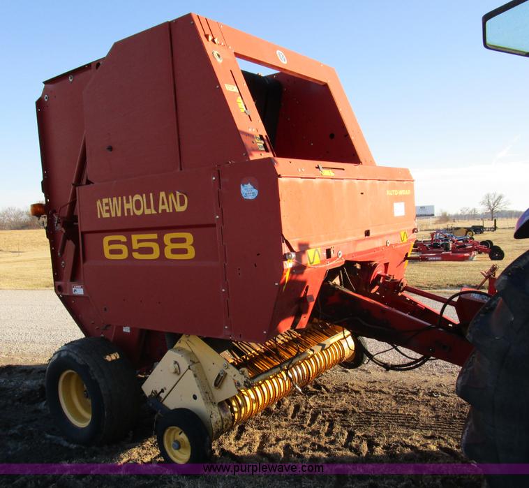 image for item D2314 2002 New Holland 658 round baler
