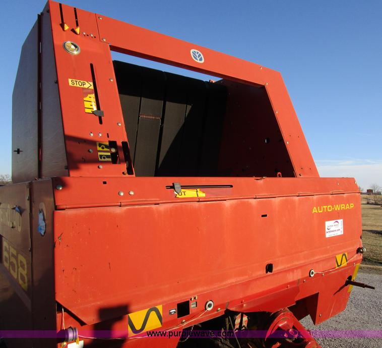 image for item D2314 2002 New Holland 658 round baler