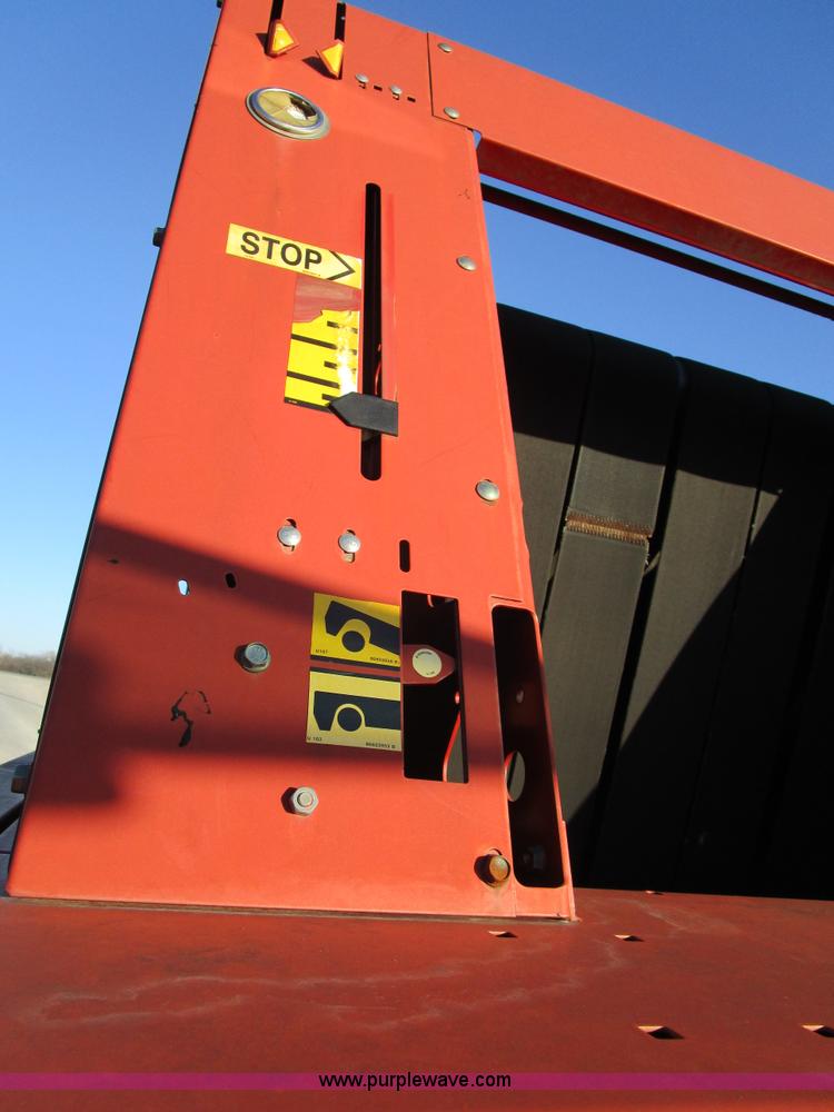 image for item D2314 2002 New Holland 658 round baler