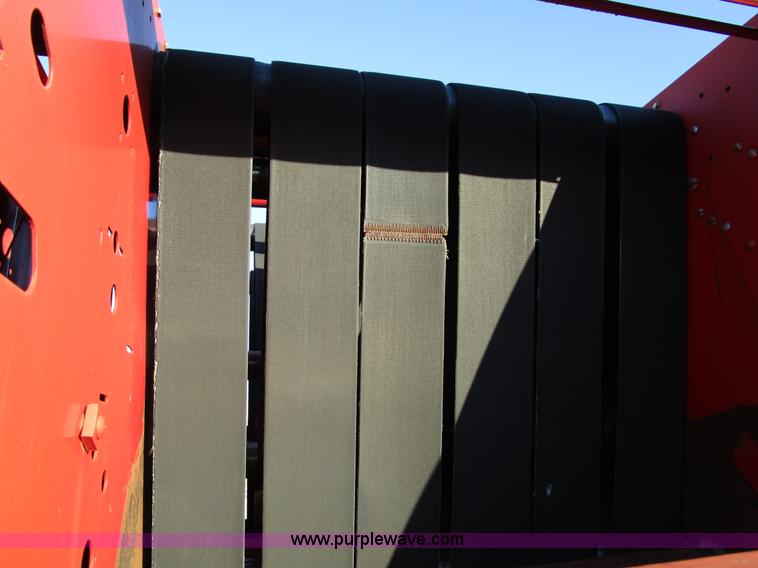 image for item D2314 2002 New Holland 658 round baler