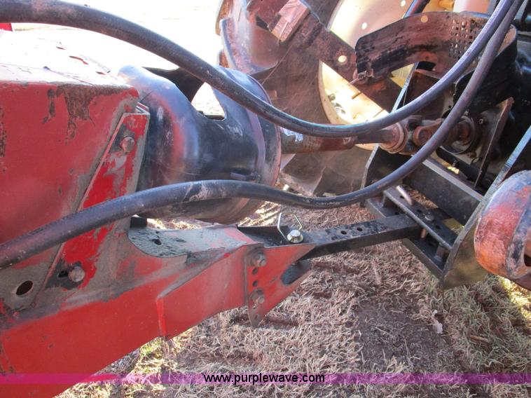 image for item D2314 2002 New Holland 658 round baler