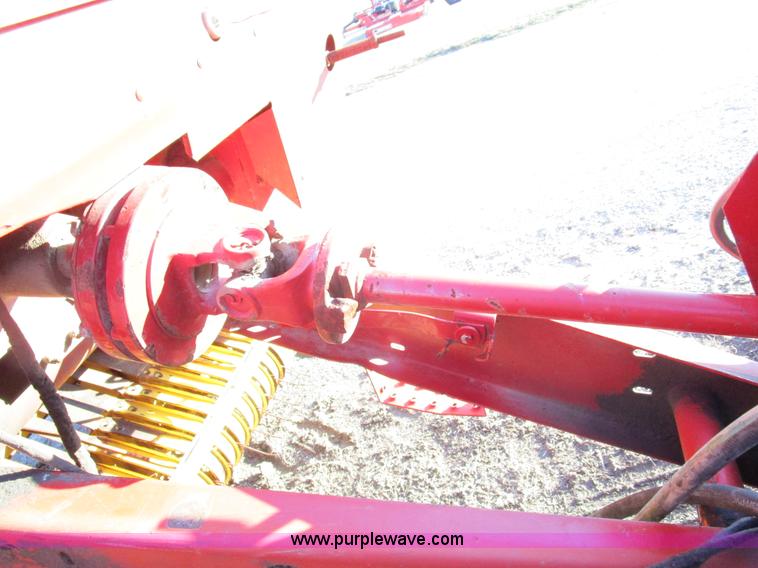 image for item D2314 2002 New Holland 658 round baler