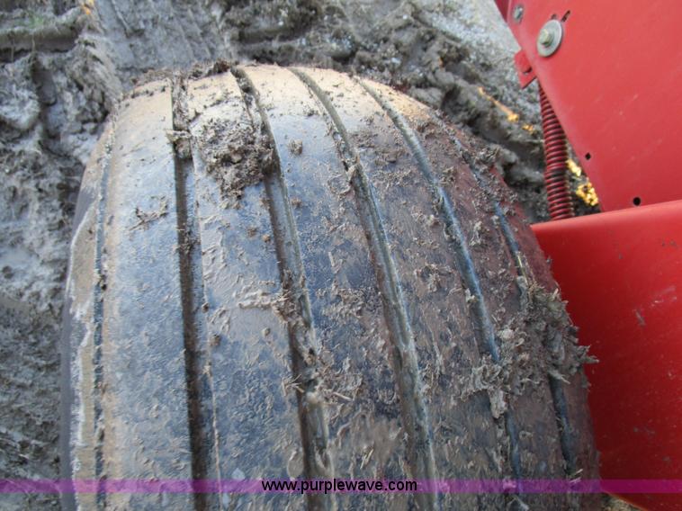 image for item D2314 2002 New Holland 658 round baler