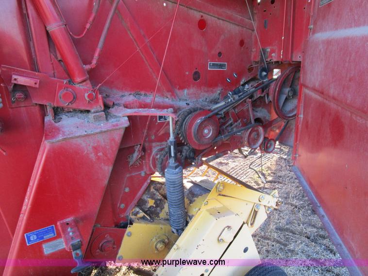 image for item D2314 2002 New Holland 658 round baler
