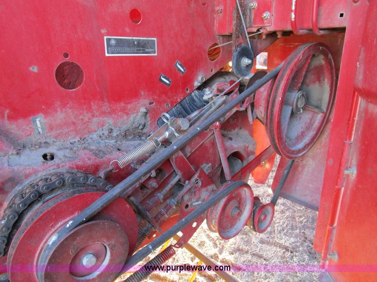 image for item D2314 2002 New Holland 658 round baler