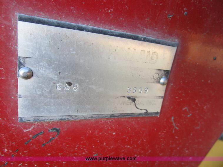 image for item D2314 2002 New Holland 658 round baler