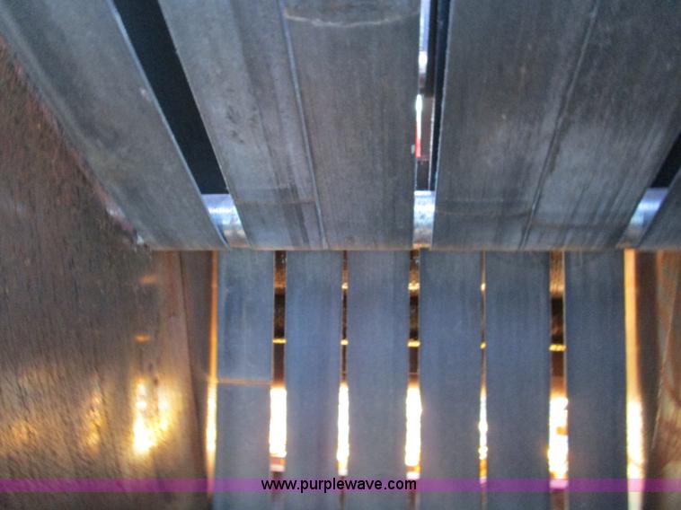 image for item D2314 2002 New Holland 658 round baler