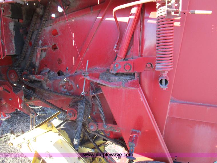 image for item D2314 2002 New Holland 658 round baler