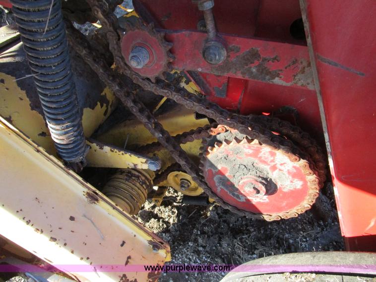 image for item D2314 2002 New Holland 658 round baler