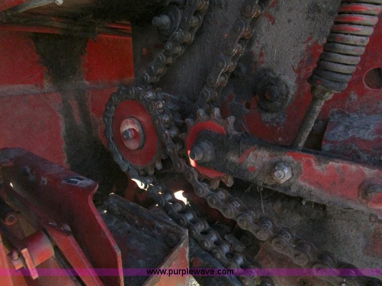 image for item D2314 2002 New Holland 658 round baler