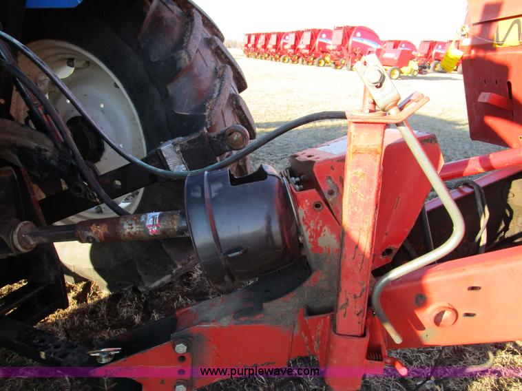 image for item D2314 2002 New Holland 658 round baler