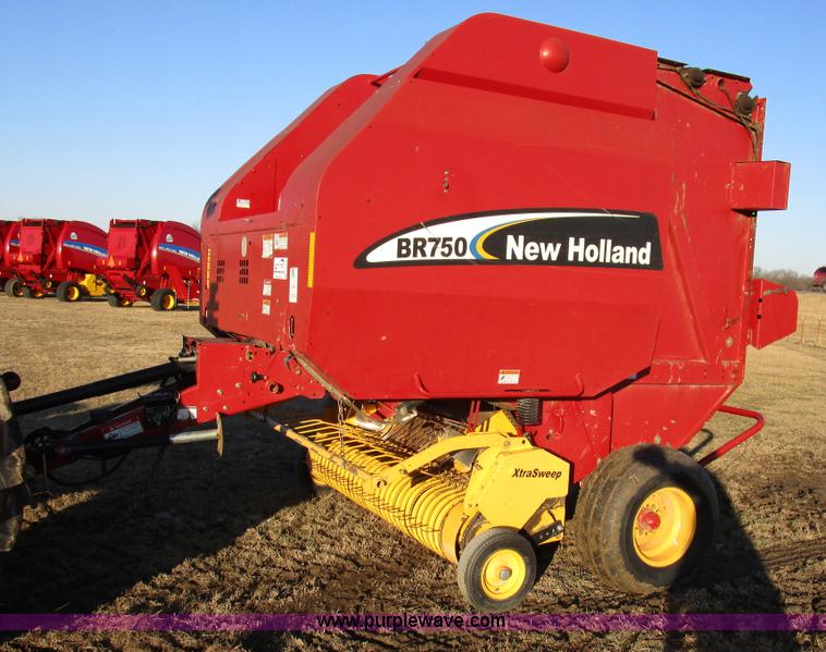 image for item D2315 2006 New Holland BR750 round baler