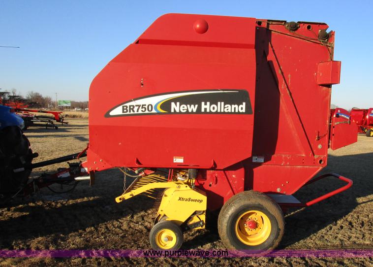 image for item D2315 2006 New Holland BR750 round baler