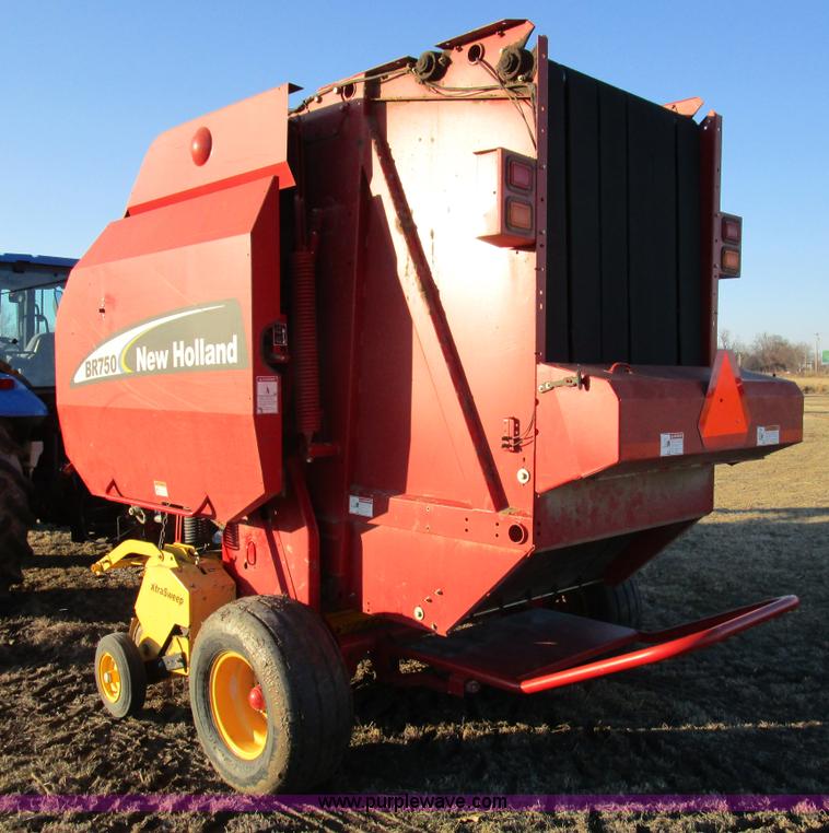 image for item D2315 2006 New Holland BR750 round baler
