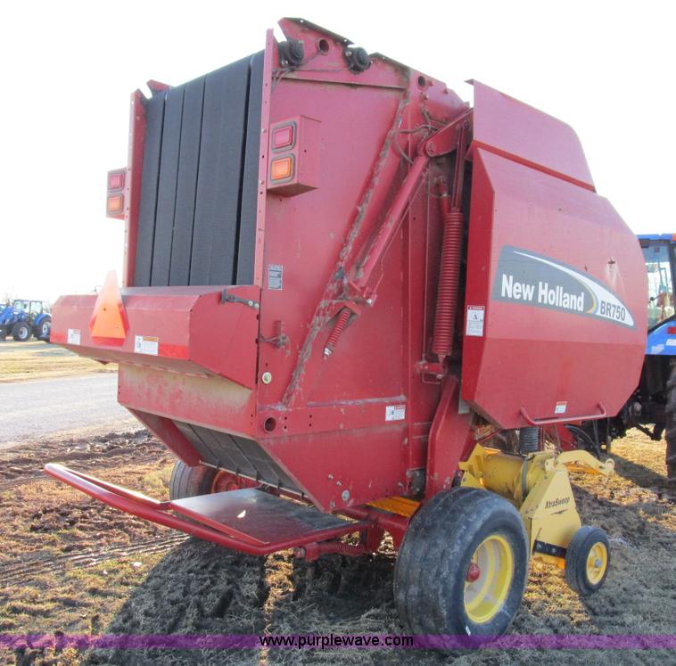 image for item D2315 2006 New Holland BR750 round baler