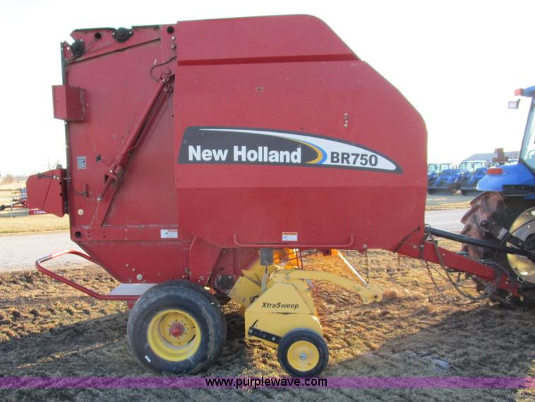 image for item D2315 2006 New Holland BR750 round baler