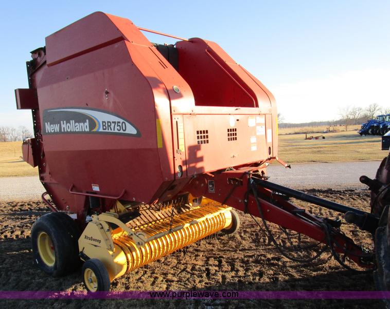 image for item D2315 2006 New Holland BR750 round baler