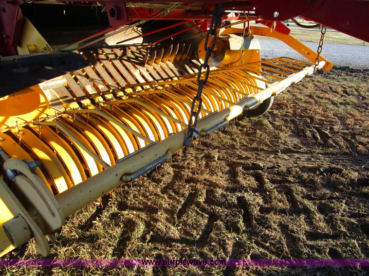 image for item D2315 2006 New Holland BR750 round baler