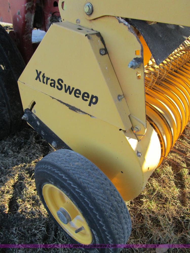 image for item D2315 2006 New Holland BR750 round baler