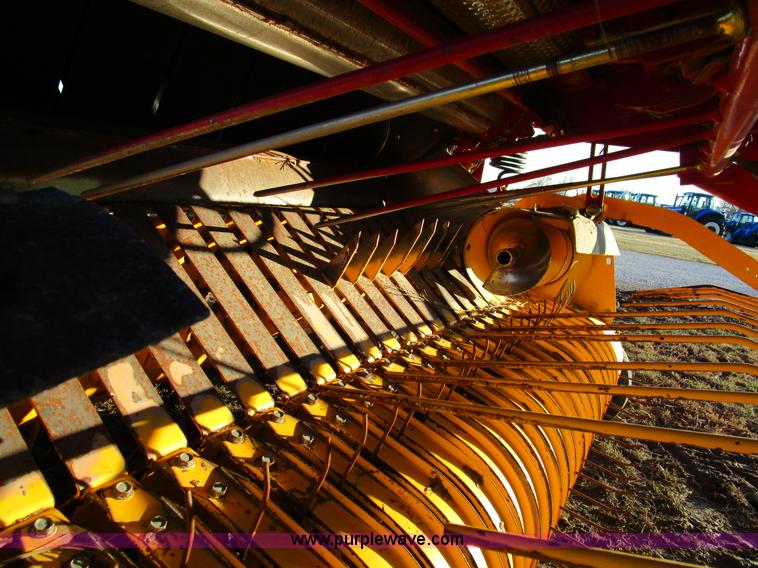 image for item D2315 2006 New Holland BR750 round baler