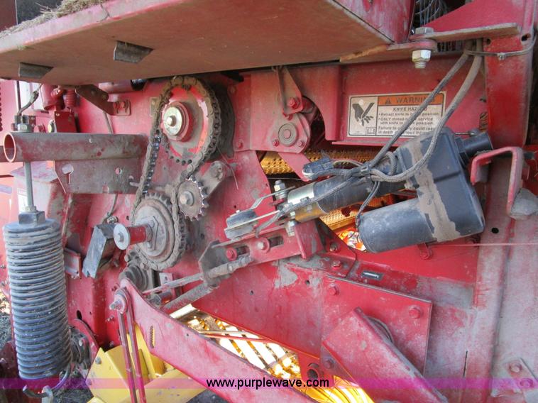 image for item D2315 2006 New Holland BR750 round baler