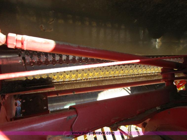 image for item D2315 2006 New Holland BR750 round baler