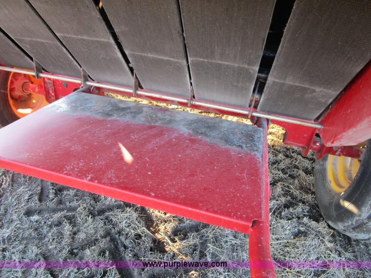 image for item D2315 2006 New Holland BR750 round baler