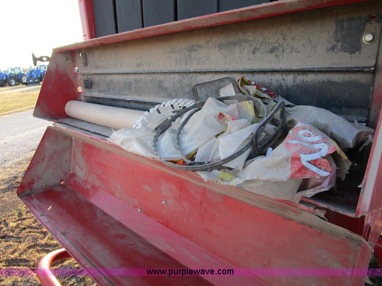 image for item D2315 2006 New Holland BR750 round baler