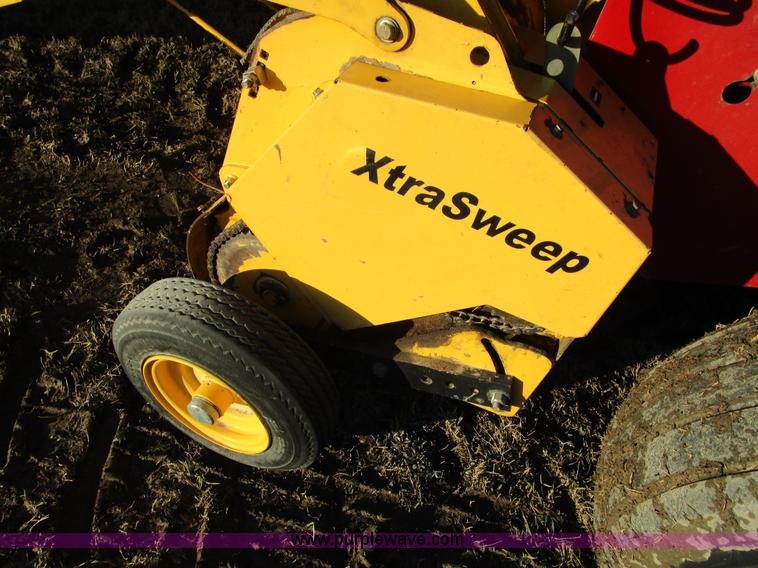 image for item D2315 2006 New Holland BR750 round baler