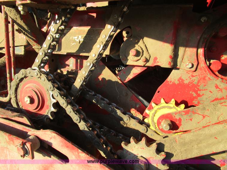 image for item D2315 2006 New Holland BR750 round baler