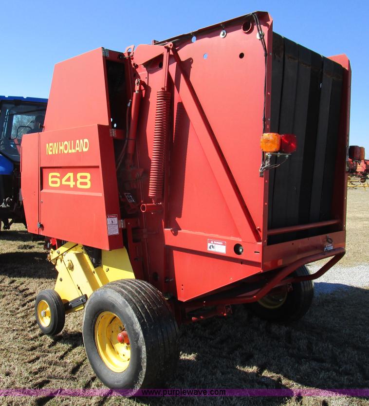 image for item D2316 2000 New Holland 648 round baler