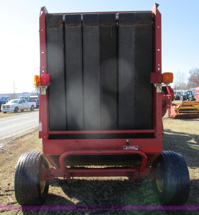 image for item D2316 2000 New Holland 648 round baler