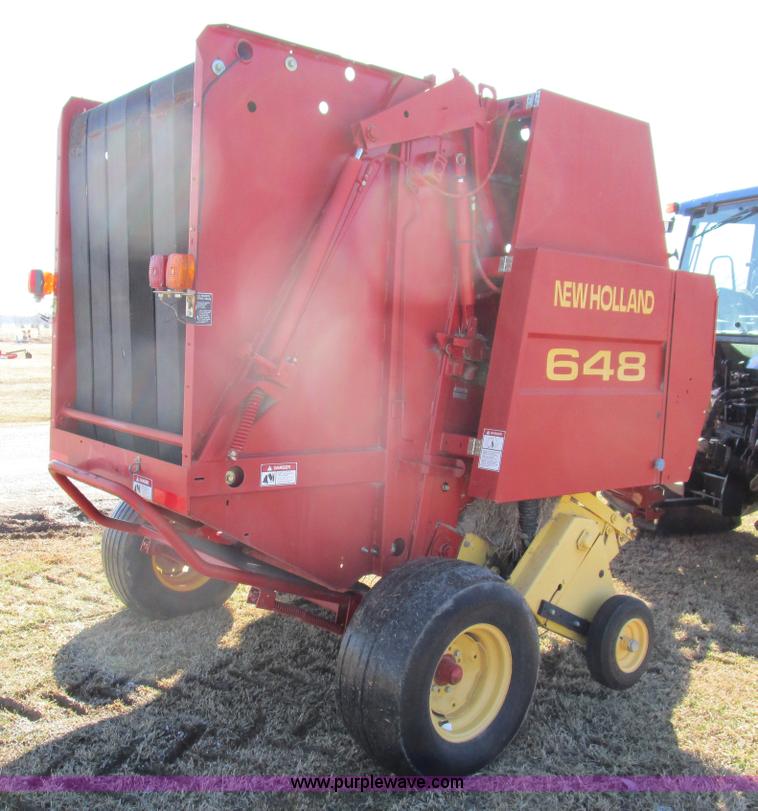 image for item D2316 2000 New Holland 648 round baler