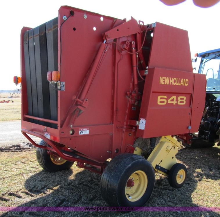 image for item D2316 2000 New Holland 648 round baler