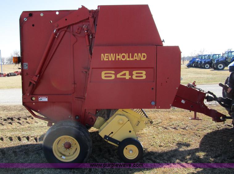 image for item D2316 2000 New Holland 648 round baler