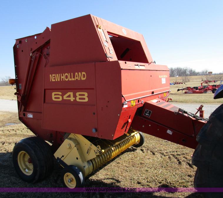 image for item D2316 2000 New Holland 648 round baler