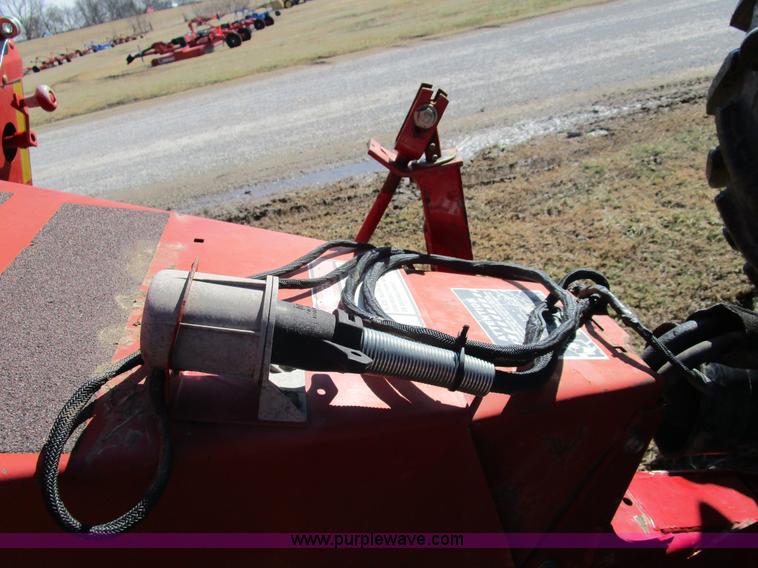 image for item D2316 2000 New Holland 648 round baler