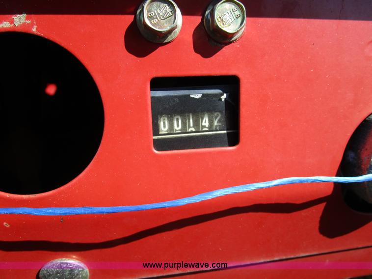 image for item D2316 2000 New Holland 648 round baler